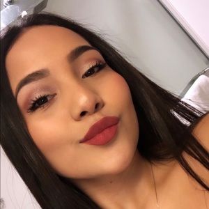 Meet your Posher, Roxana